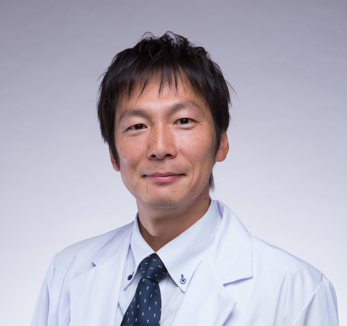 上村孝士の正面を向いている画像